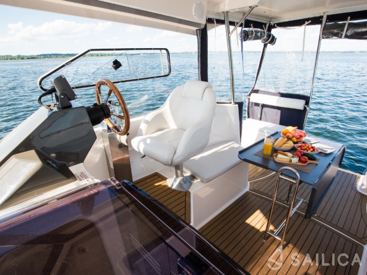 Nautika 1000 - Yacht Charter Sailica