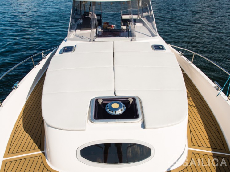Nautika 1000 - Yacht Charter Sailica