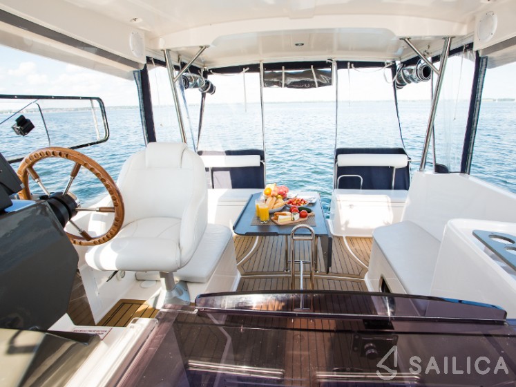 Nautika 1000 - Yacht Charter Sailica