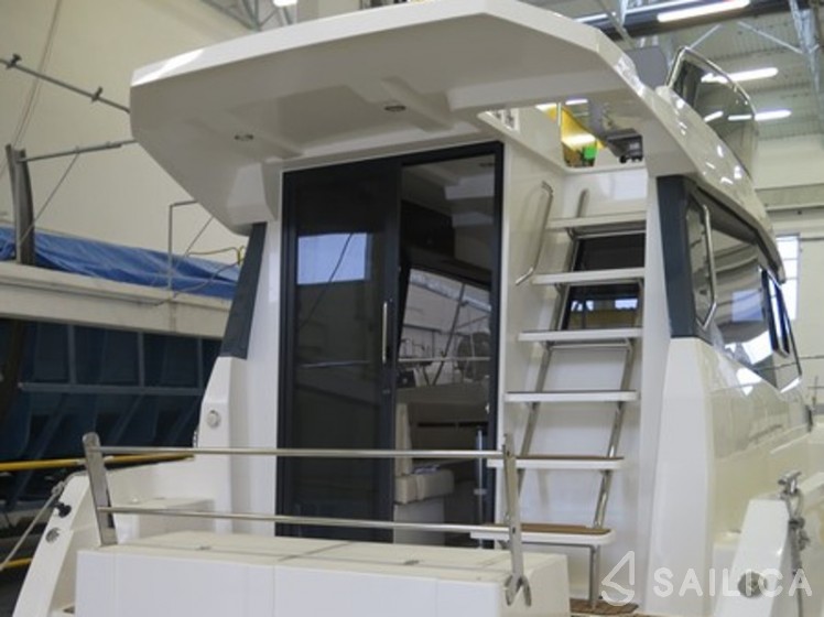Platinum 989 - Yacht Charter Sailica