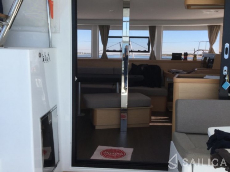 Lagoon 42 - Yacht Charter Sailica