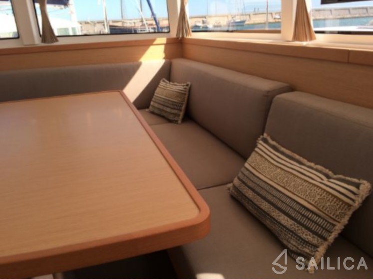 Lagoon 42 - Yacht Charter Sailica