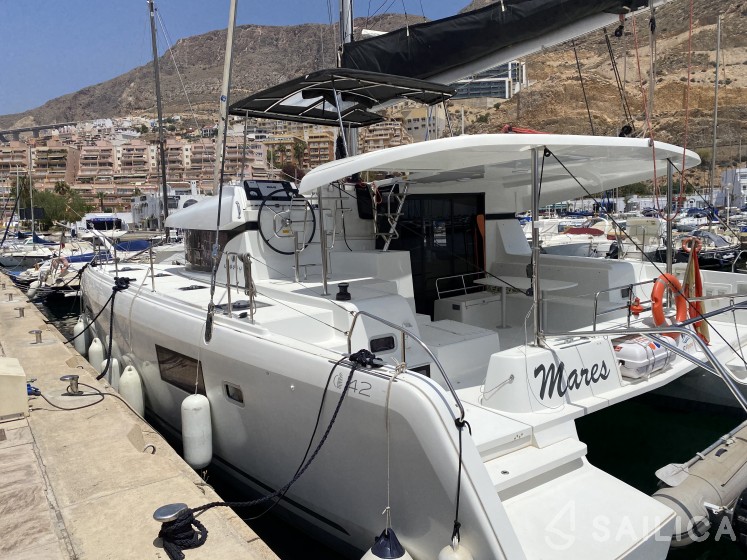 Lagoon 42 - Yacht Charter Sailica