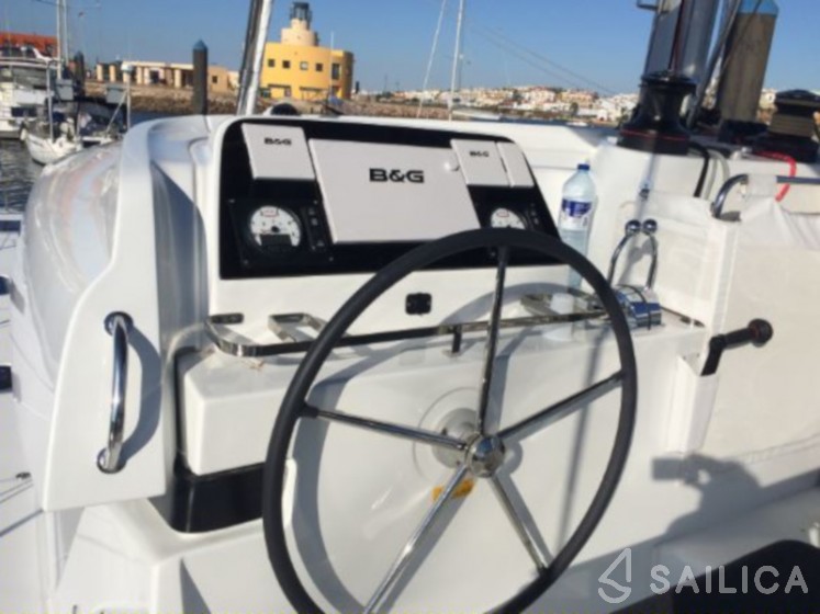 Lagoon 42 - Yacht Charter Sailica
