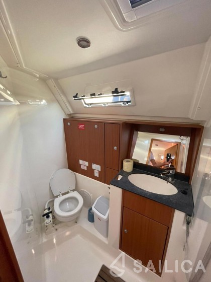 Bavaria Cruiser 40 S - Yacht Charter Sailica