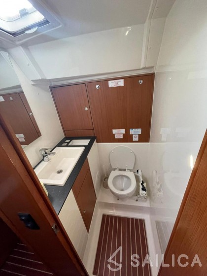 Bavaria Cruiser 40 S - Yacht Charter Sailica