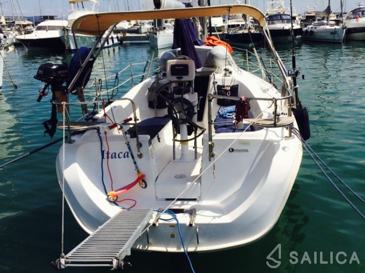 Hunter 31.2 - Yacht Charter Sailica