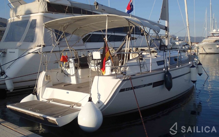 Bavaria 37 Cruiser - Yacht Charter Sailica