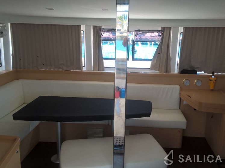 Lagoon 42 - Yacht Charter Sailica