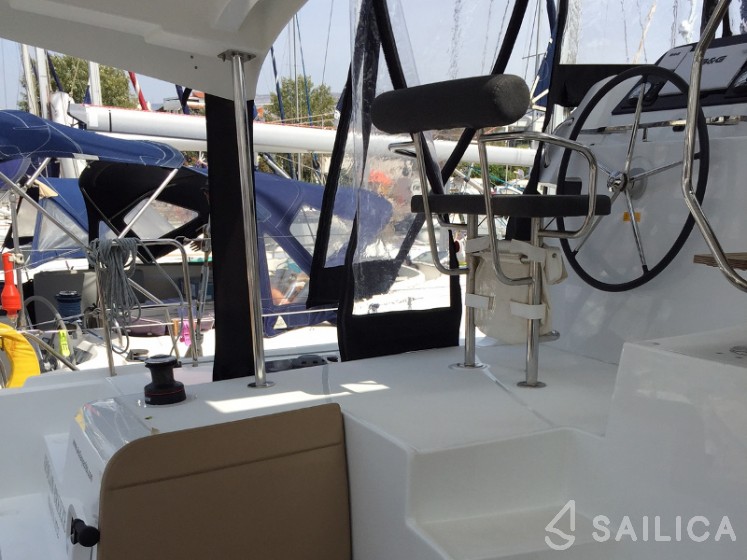 Lagoon 42 - Yacht Charter Sailica