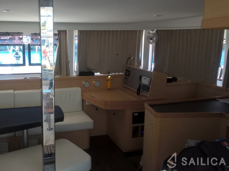 Lagoon 42 - Yacht Charter Sailica