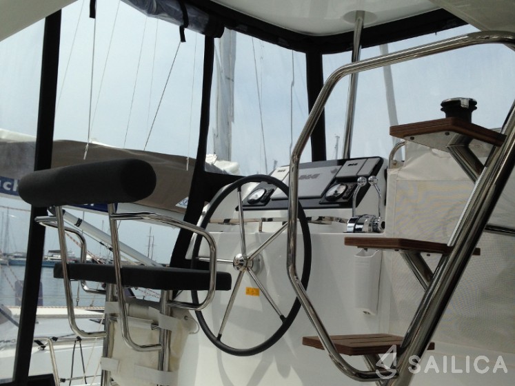 Lagoon 42 - Yacht Charter Sailica