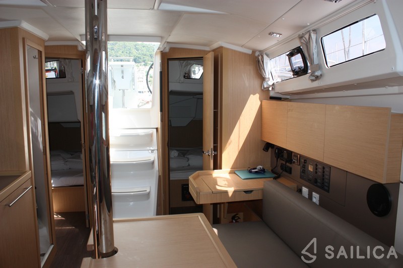 Oceanis 35.1 - Yacht Charter Sailica