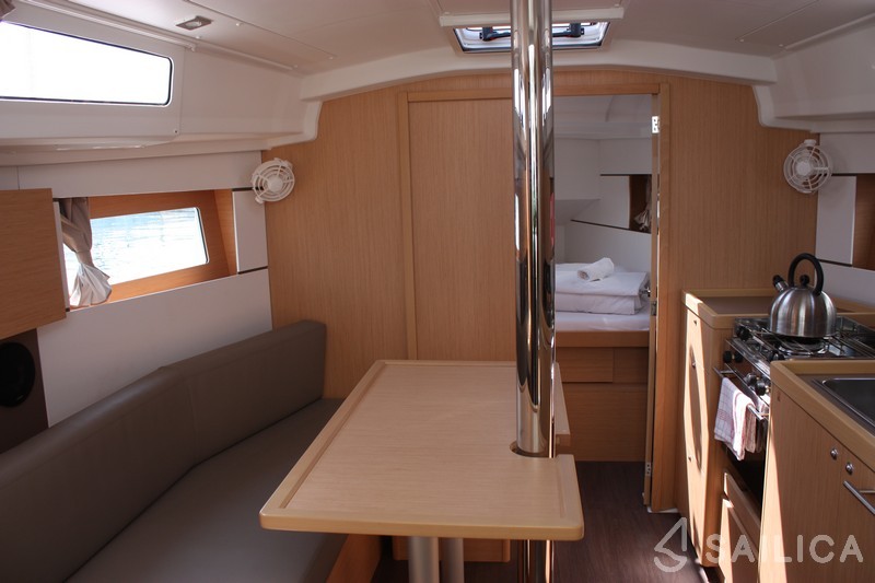 Oceanis 35.1 - Yacht Charter Sailica