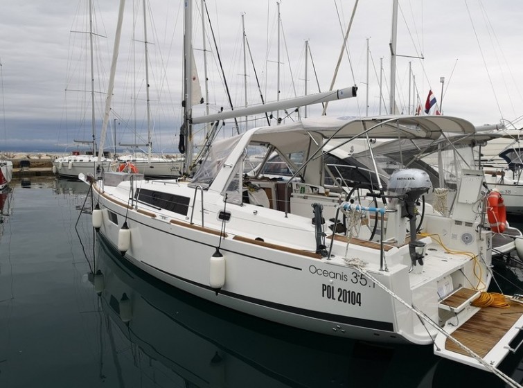 Oceanis 35.1 - Yacht Charter Sailica