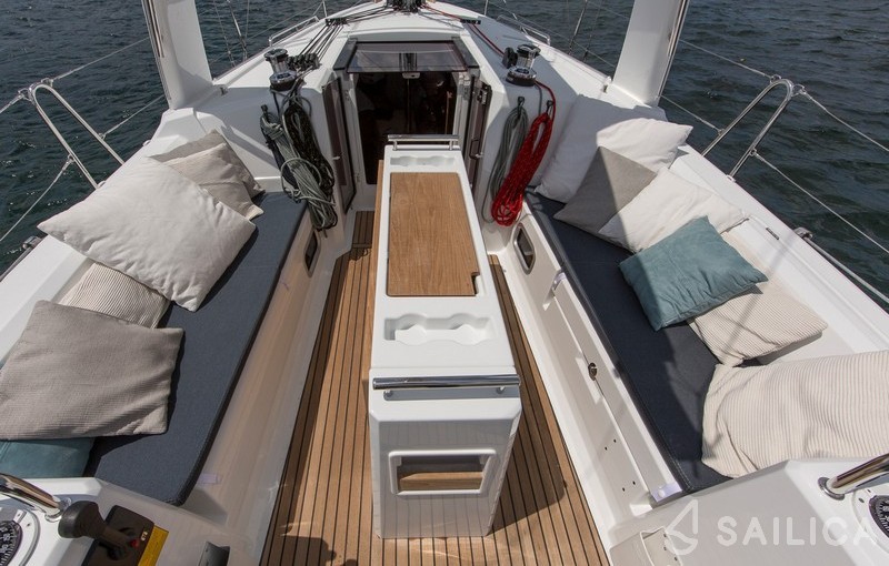 Oceanis 35.1 - Yacht Charter Sailica