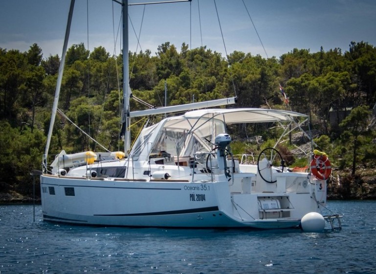 Oceanis 35.1 - Yacht Charter Sailica