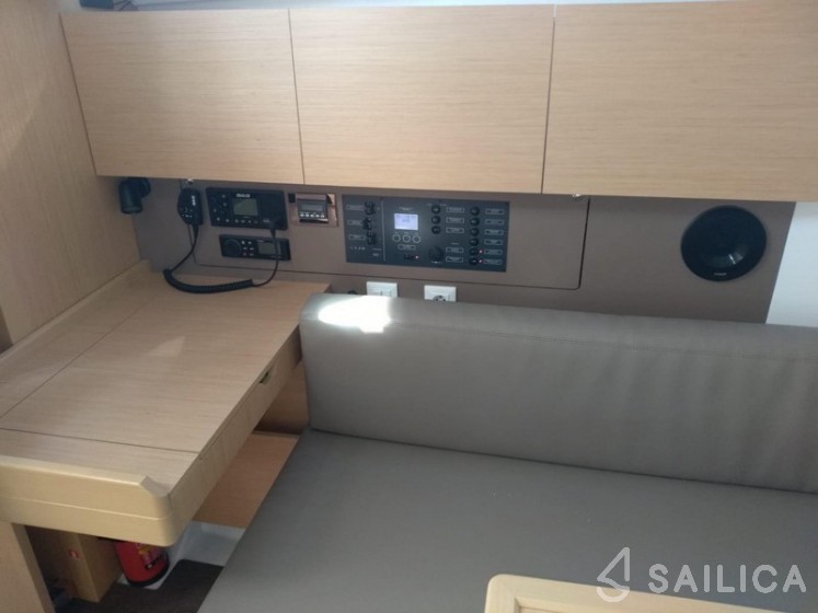 Oceanis 35.1 - Yacht Charter Sailica