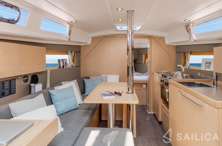 Oceanis 35.1 - Yacht Charter Sailica