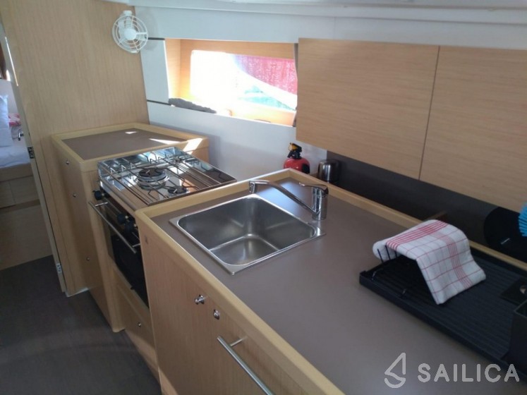 Oceanis 35.1 - Yacht Charter Sailica