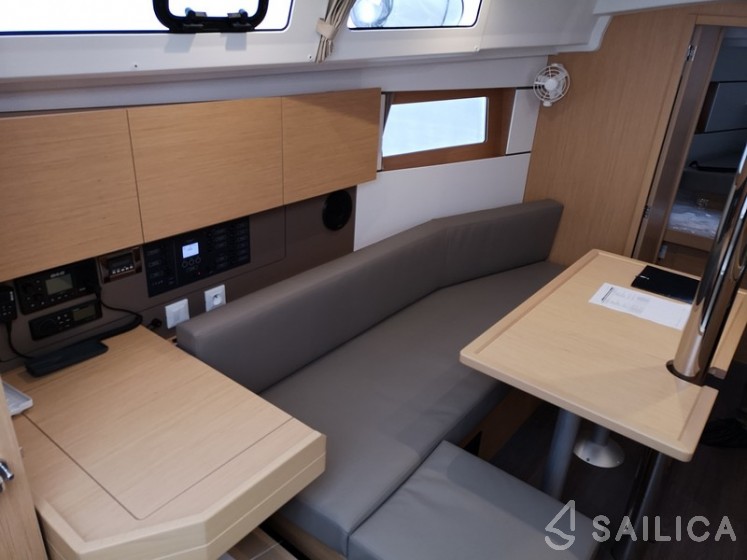 Oceanis 35.1 - Yacht Charter Sailica