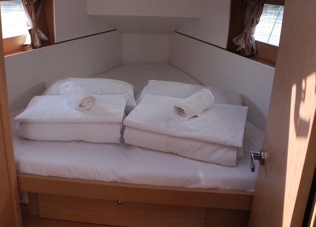 Oceanis 35.1 - Yacht Charter Sailica