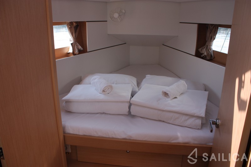 Oceanis 35.1 - Yacht Charter Sailica