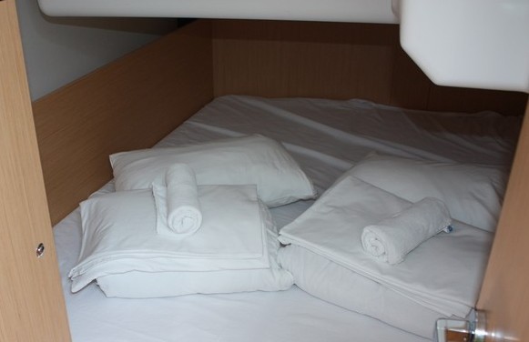 Oceanis 35.1 - Yacht Charter Sailica