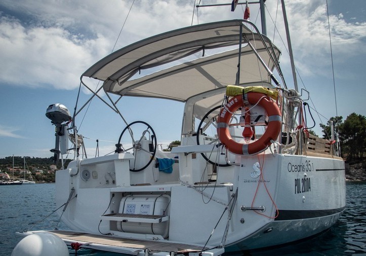 Oceanis 35.1 - Yacht Charter Sailica