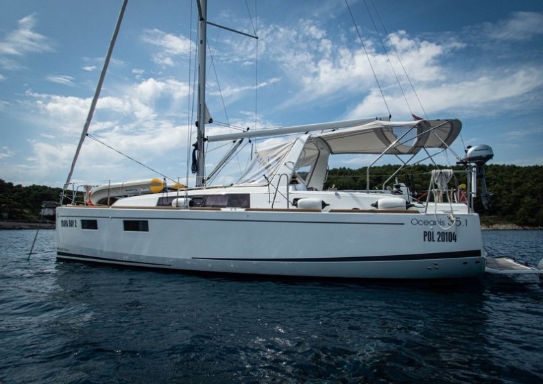 Oceanis 35.1 - Yacht Charter Sailica