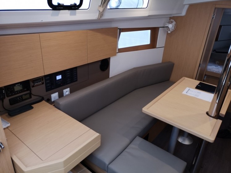 Oceanis 35.1 - Yacht Charter Sailica