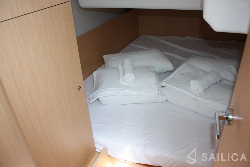 Oceanis 35.1 - Yacht Charter Sailica