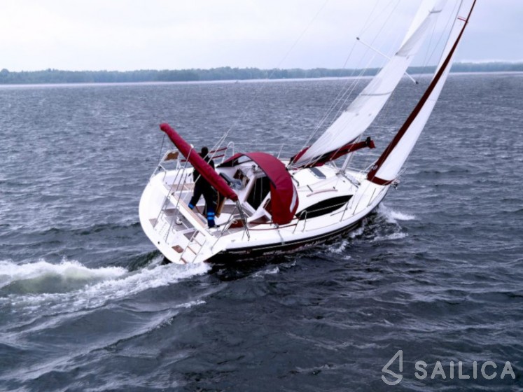 Maxus 33.1 RS - Yacht Charter Sailica