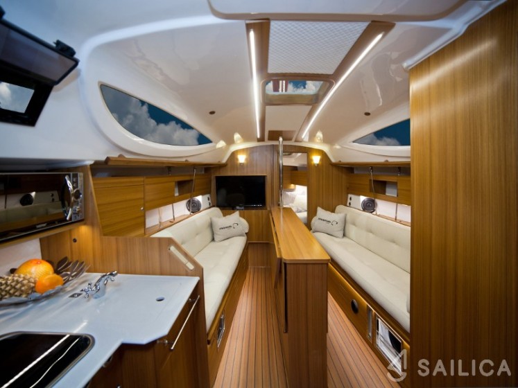 Maxus 33.1 RS - Yacht Charter Sailica