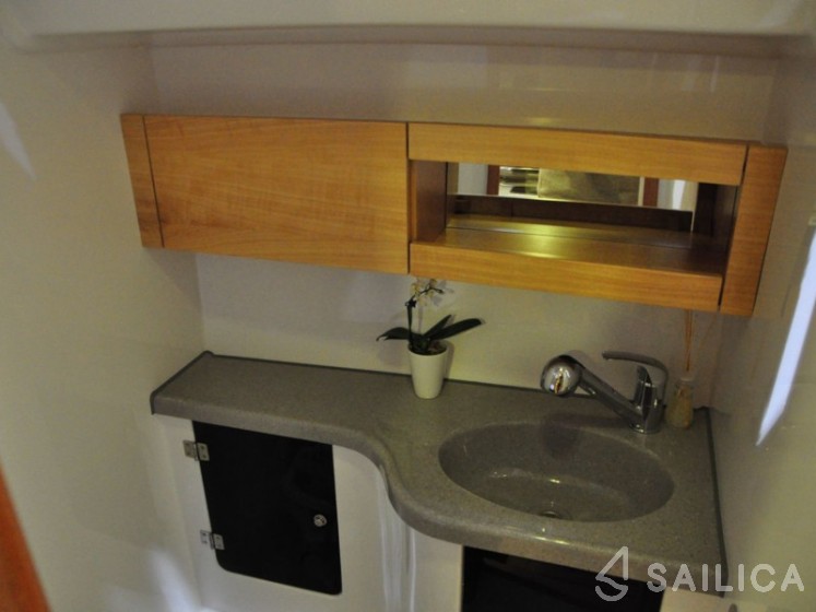 Maxus 33.1 RS - Yacht Charter Sailica