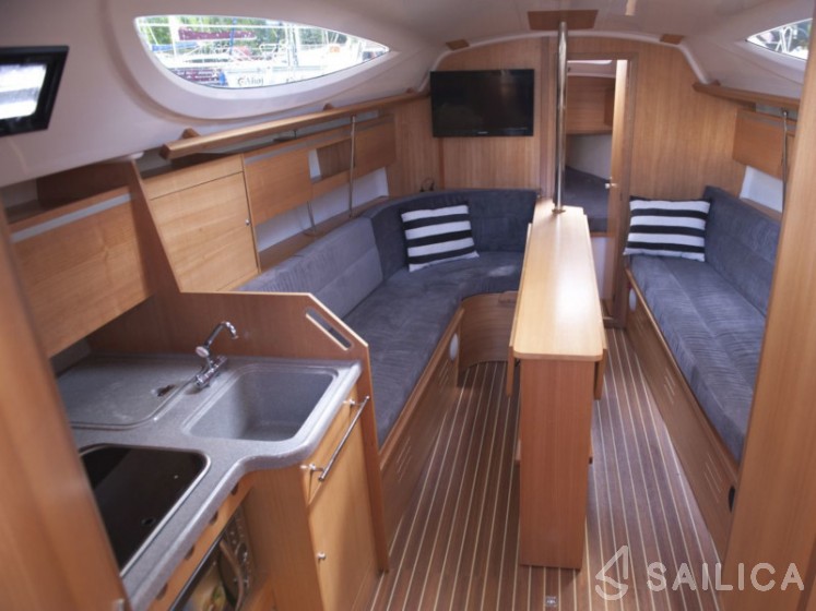 Maxus 33.1 RS - Yacht Charter Sailica
