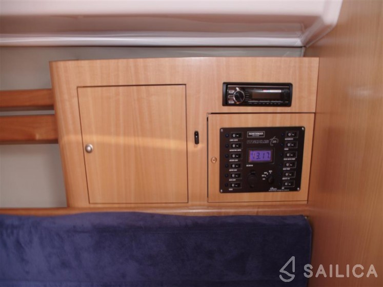 Maxus 28 Standard - Yacht Charter Sailica
