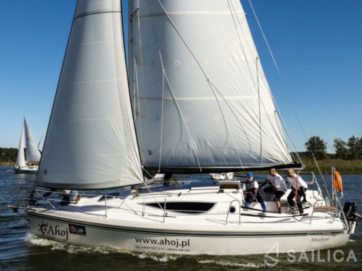 Maxus 28 Standard - Yacht Charter Sailica