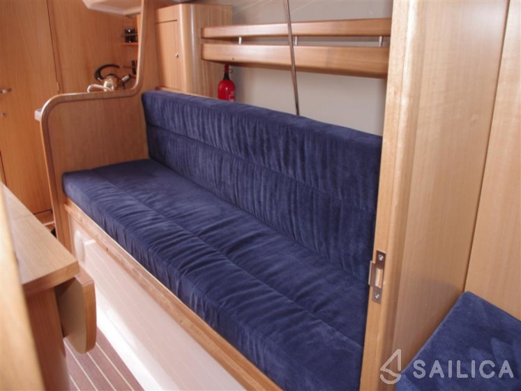 Maxus 28 Standard - Yacht Charter Sailica