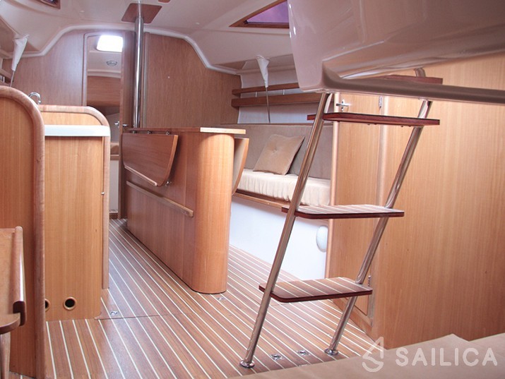 Maxus 28 Standard - Yacht Charter Sailica