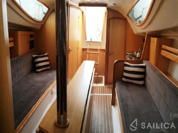 Maxus 28 Standard - Yacht Charter Sailica