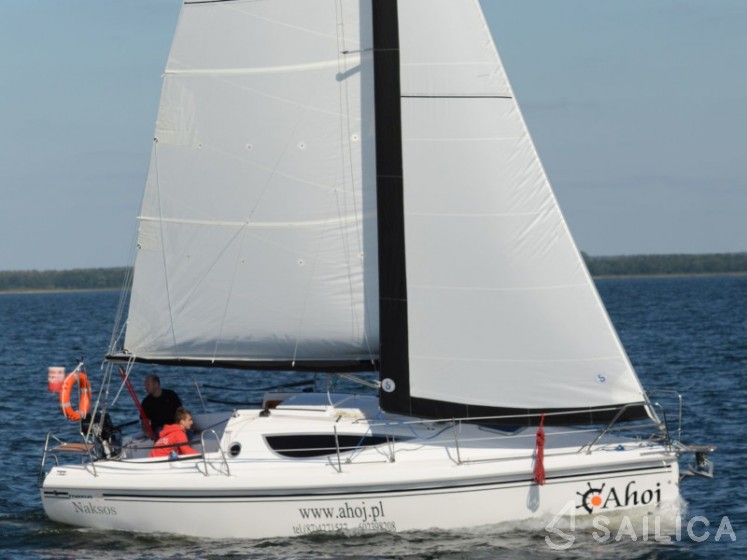 Maxus 28 Standard - Yacht Charter Sailica