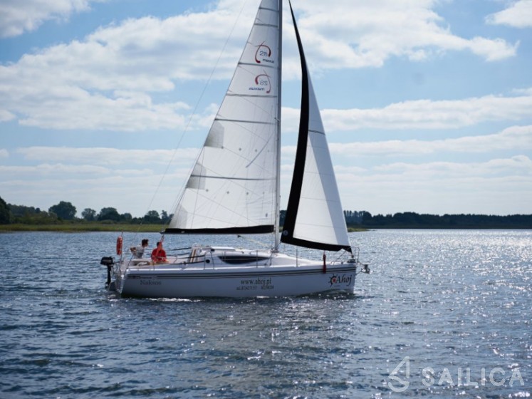 Maxus 28 Standard - Yacht Charter Sailica