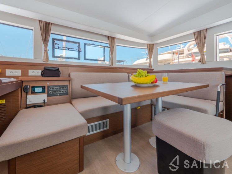 Lagoon 40 - Yacht Charter Sailica