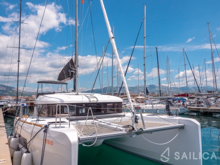 Lagoon 40 - Yacht Charter Sailica