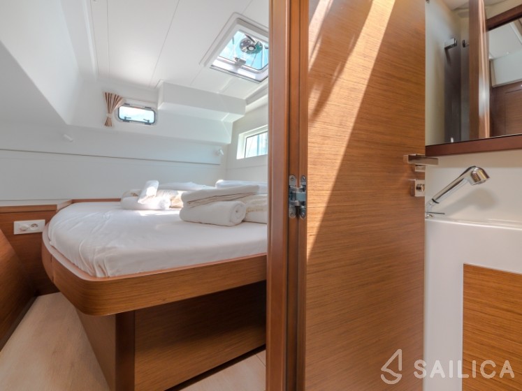 Lagoon 40 - Yacht Charter Sailica