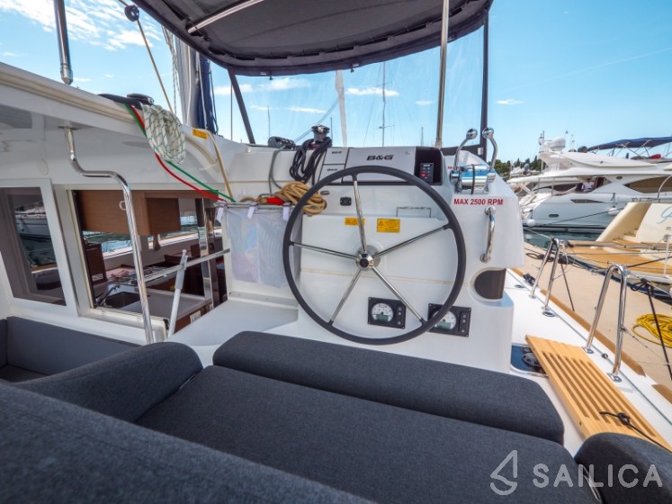 Lagoon 40 - Yacht Charter Sailica