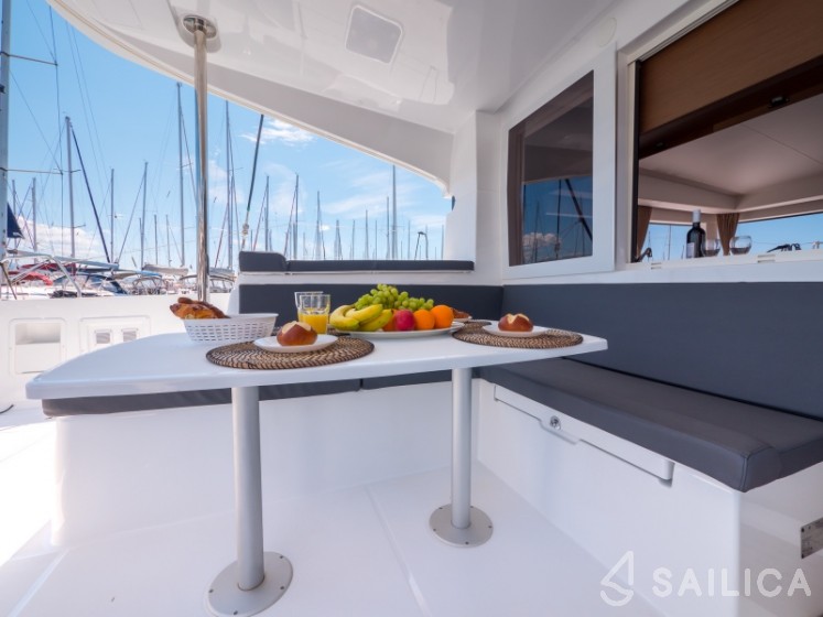 Lagoon 40 - Yacht Charter Sailica