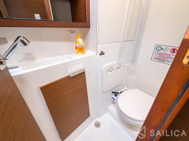 Lagoon 40 - Yacht Charter Sailica