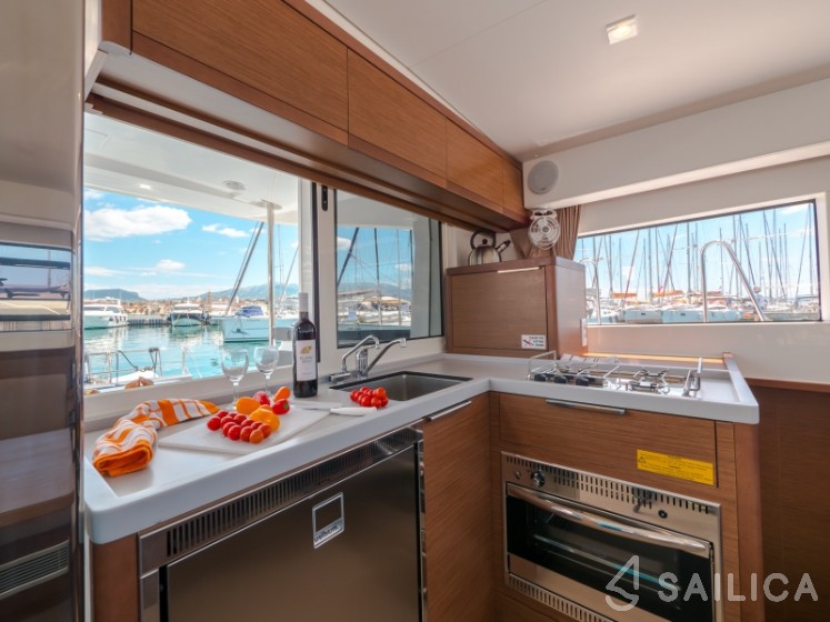 Lagoon 40 - Yacht Charter Sailica